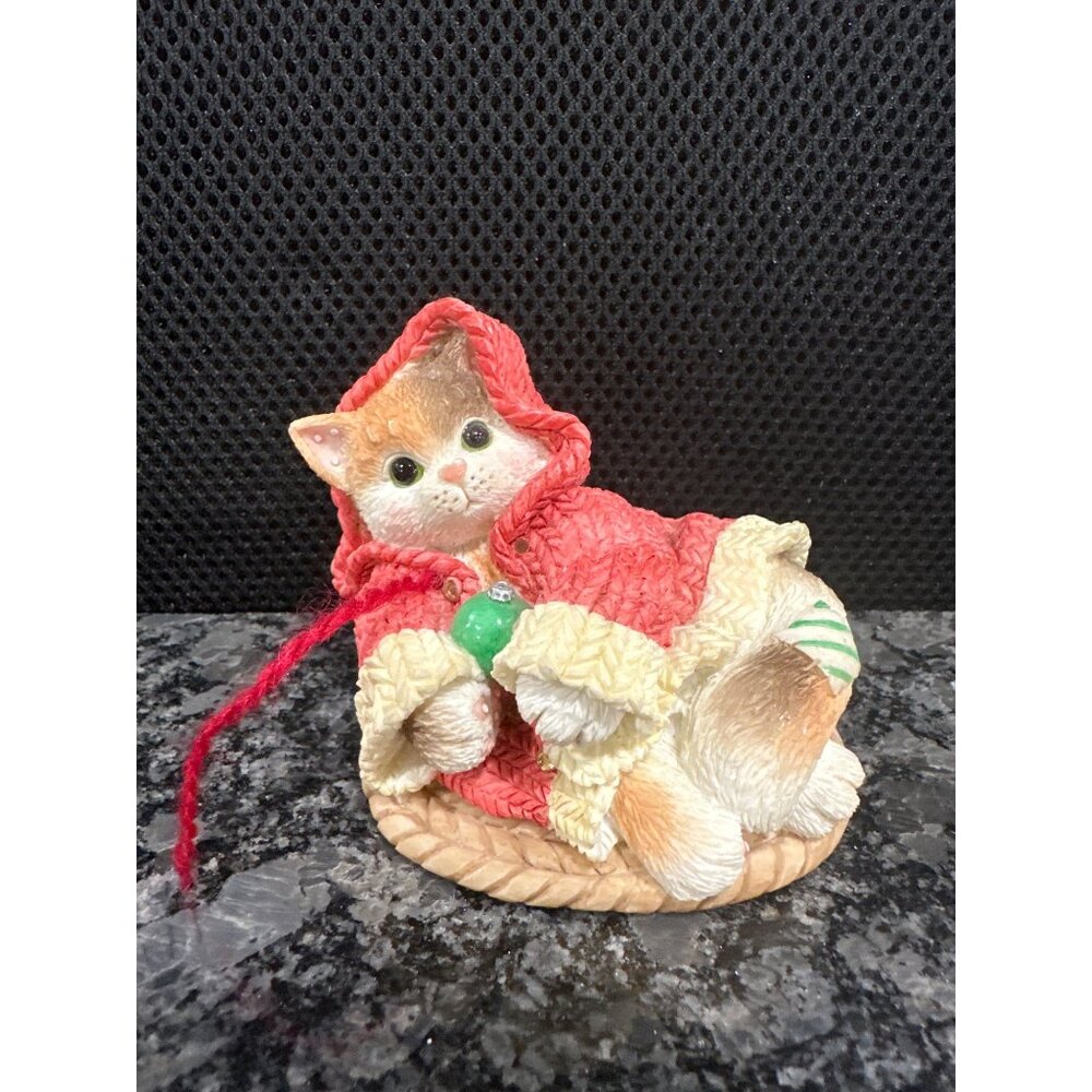 Calico Kittens "All Wrapped Up In Warmth" Figurine By Priscilla Hillman 1997 Col